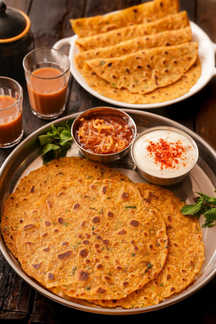 Methi thepla with flaxseed raita