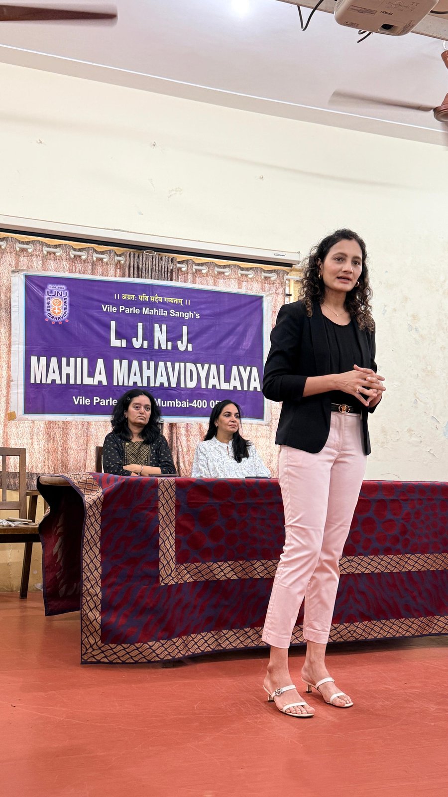 Speaking at L.J.N.J. Mahila Mahavidyalaya.